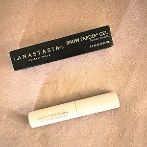 Anastasia Beverly Hills- Brow Freeze Gel